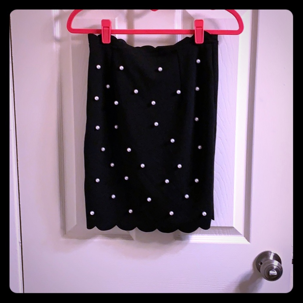 Scalloped black fitted pencil skirt with pearls